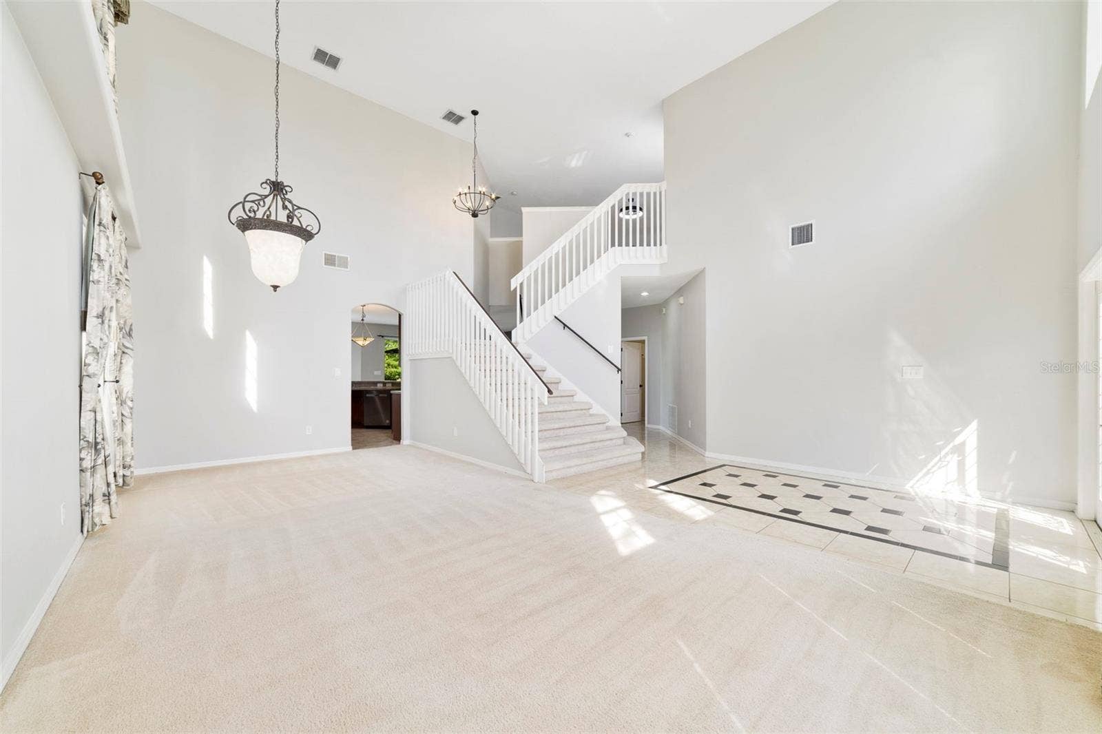 1557 AMARYLLIS CIRCLE, Orlando, FL 32825 The Living Room/Dining Room Combo