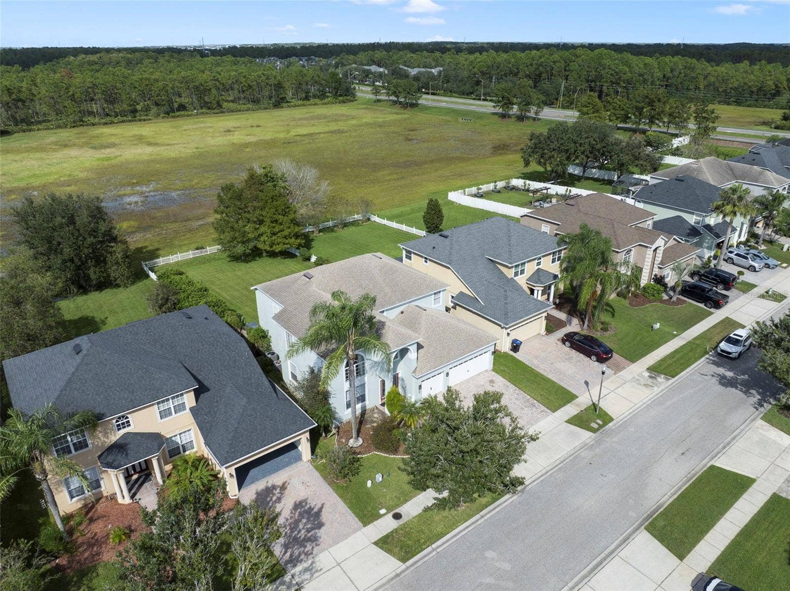 1557 AMARYLLIS CIRCLE, Orlando, FL 32825 With so much to offer, this Cypress Pointe home provides a wonderful opportunity to enjoy SPACIOUS LIVING, a PEACEFUL SETTING and all the conveniences of East Orlando.