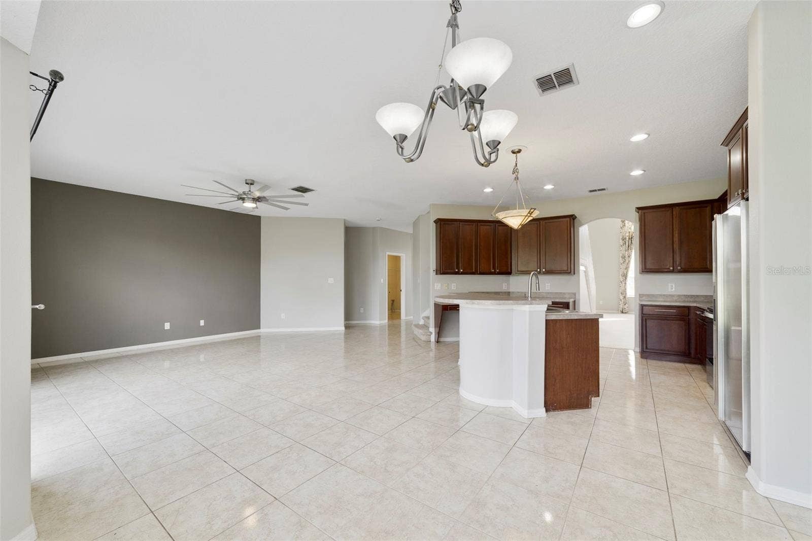 1557 AMARYLLIS CIRCLE, Orlando, FL 32825 Stainless steel appliances and a SUNNY BREAKFAST NOOK with a bay window overlooking the backyard, complete this inviting space.