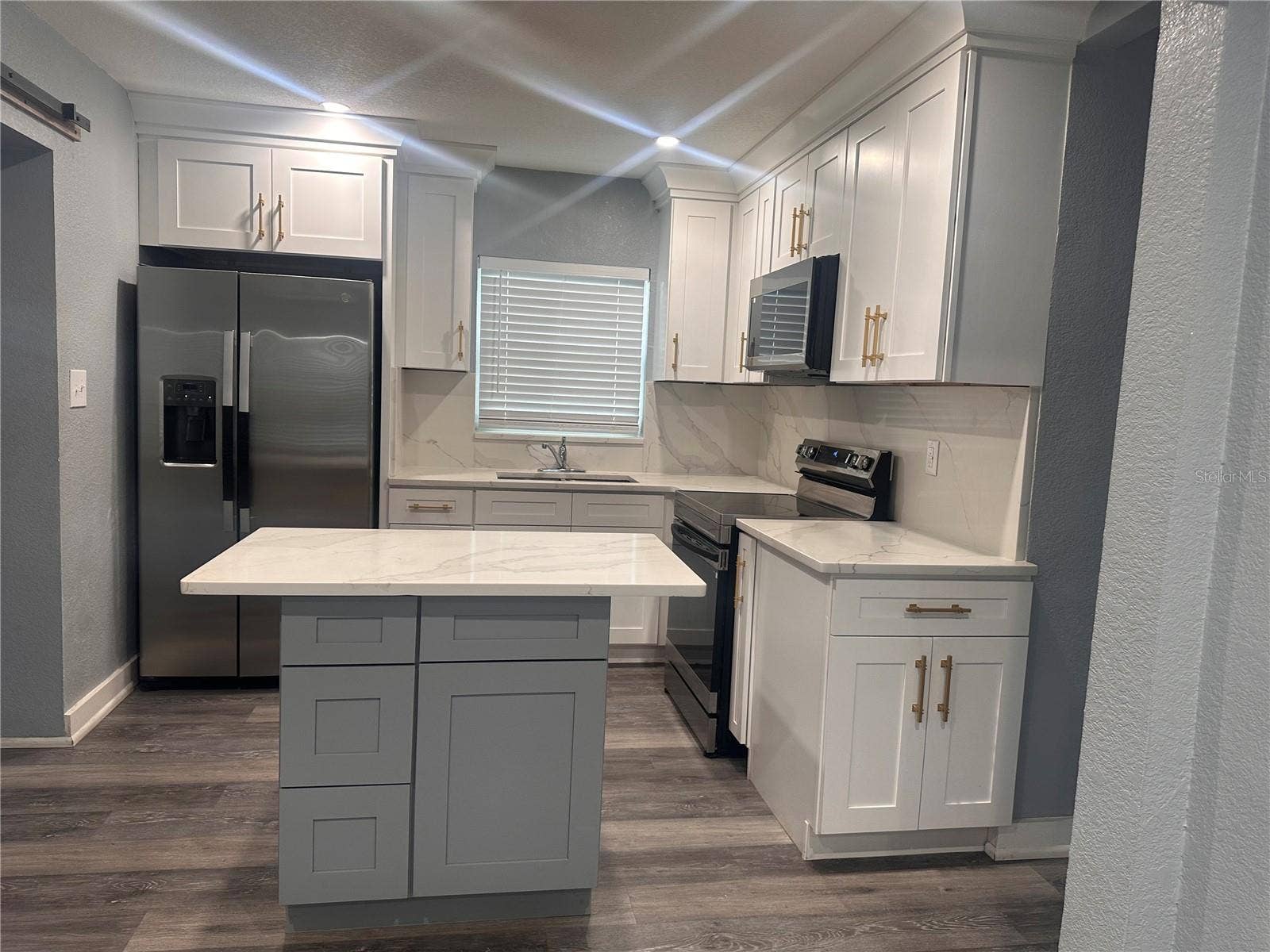 1113 S CENTRAL AVENUE, Lakeland, FL 33815 Kitchen Island