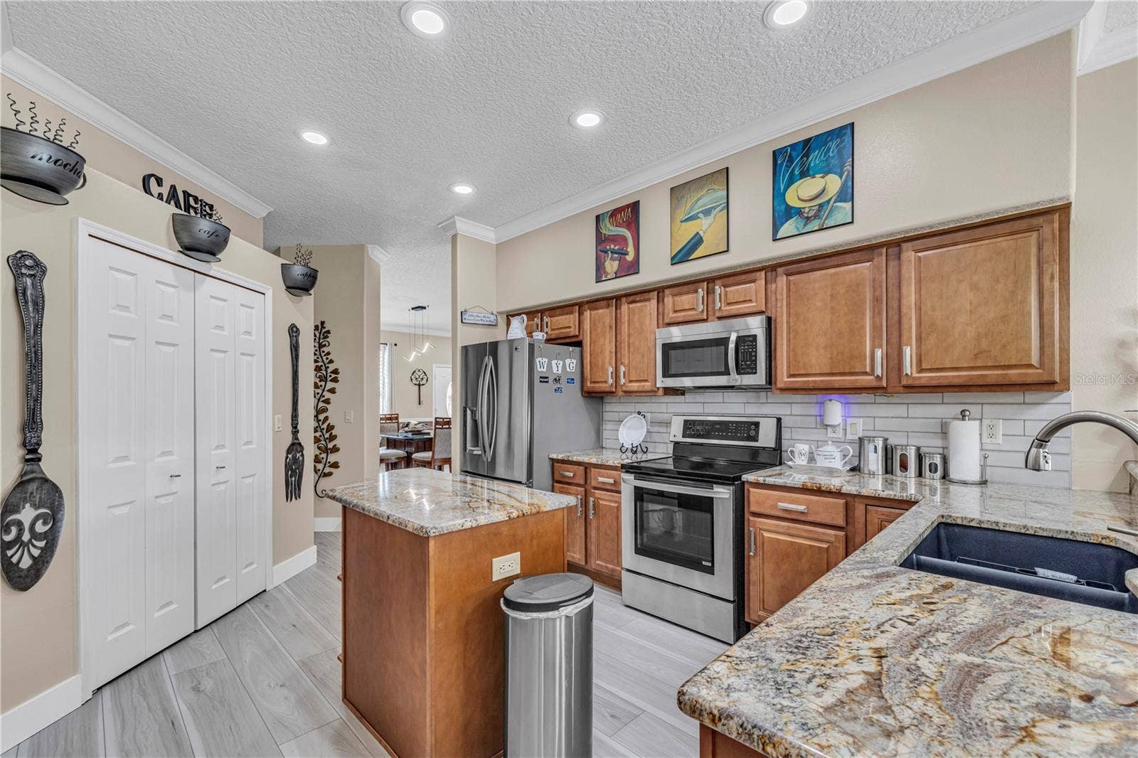 255 STRATHMORE CIRCLE, Kissimmee, FL 34744 255 STRATHMORE CIRCLE, Kissimmee, FL 34744
