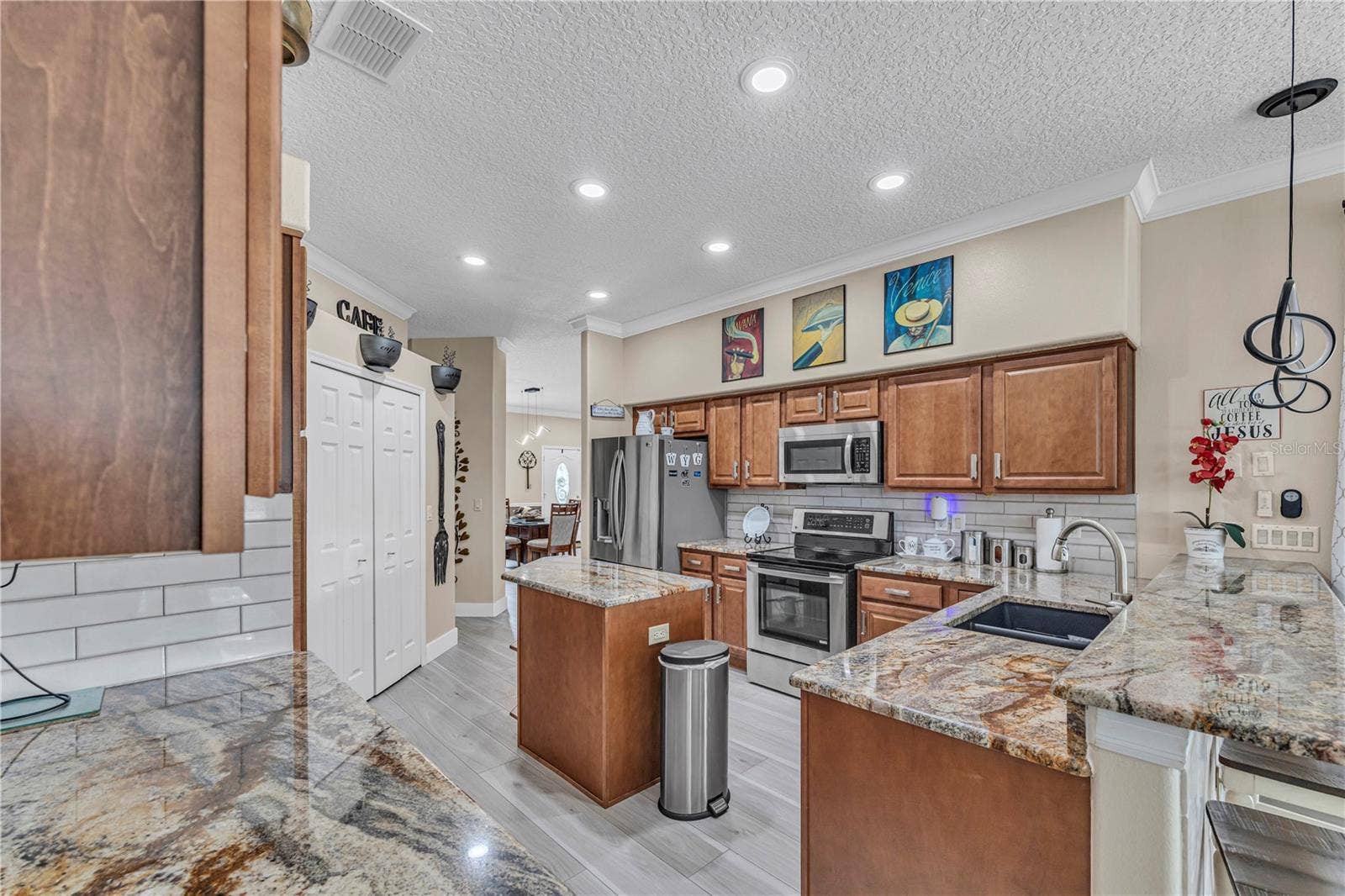 255 STRATHMORE CIRCLE, Kissimmee, FL 34744 255 STRATHMORE CIRCLE, Kissimmee, FL 34744