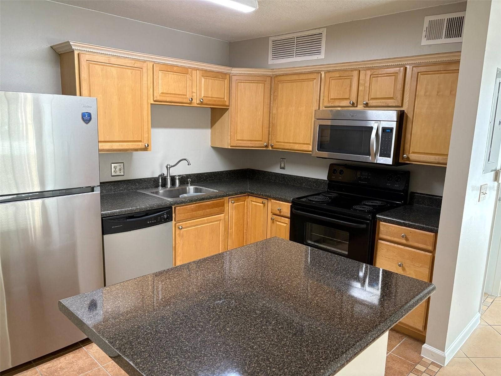 360 LAKEPOINTE DRIVE, #202, Altamonte Springs, FL 32701 360 LAKEPOINTE DRIVE, #202, Altamonte Springs, FL 32701