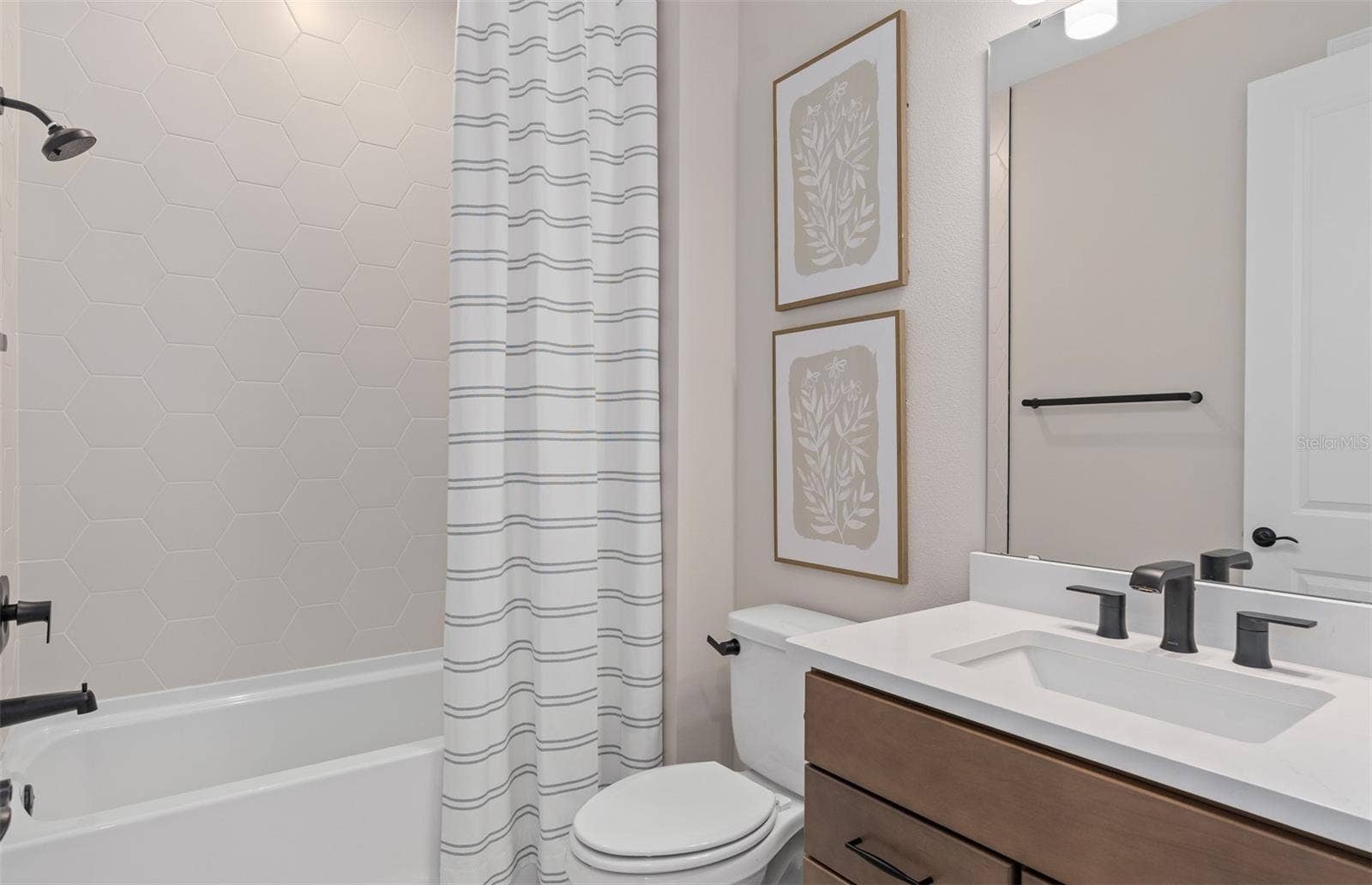 16700 MINT MEADOW ROAD, Orlando, FL 32820 Model Home Design Only. Pictures and furnishings are for illustrative purposes only. Elevations, colors and options may vary. Furniture is for model home staging only.?