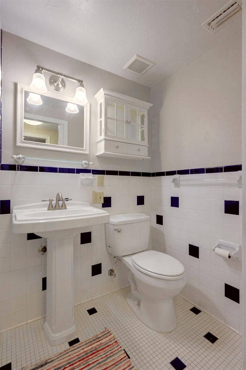 1616 E JEFFERSON STREET, Orlando, FL 32803 1616 E JEFFERSON STREET, Orlando, FL 32803
