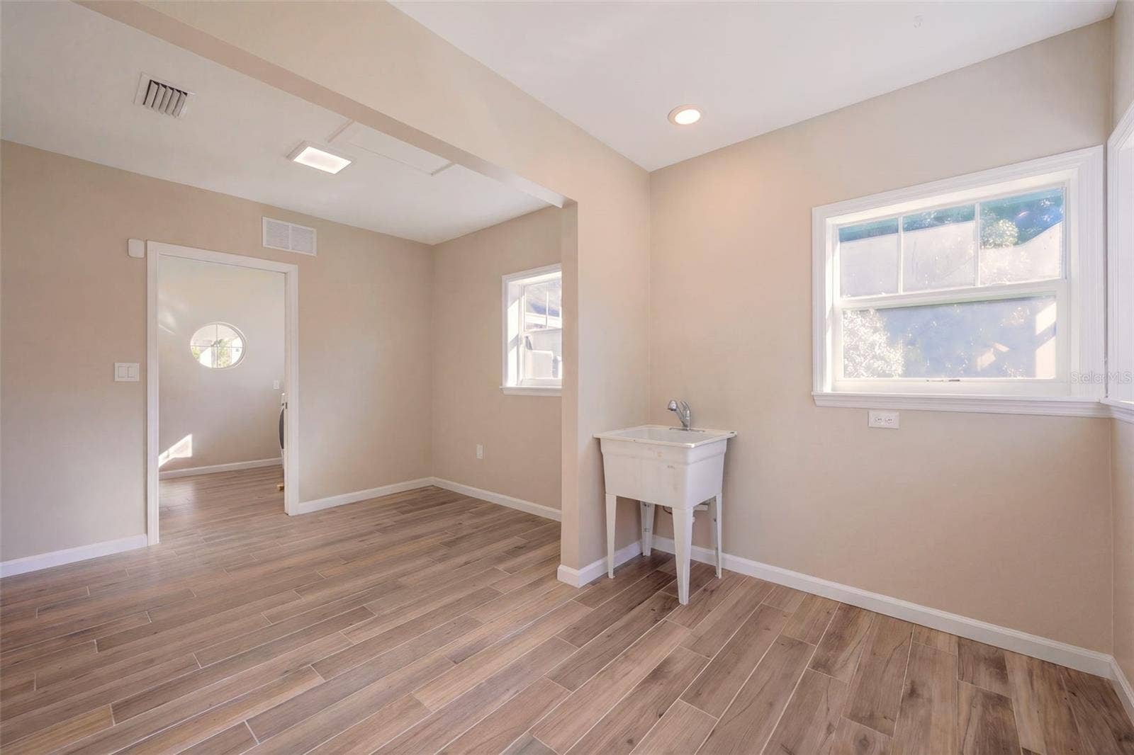 1616 E JEFFERSON STREET, Orlando, FL 32803 1616 E JEFFERSON STREET, Orlando, FL 32803