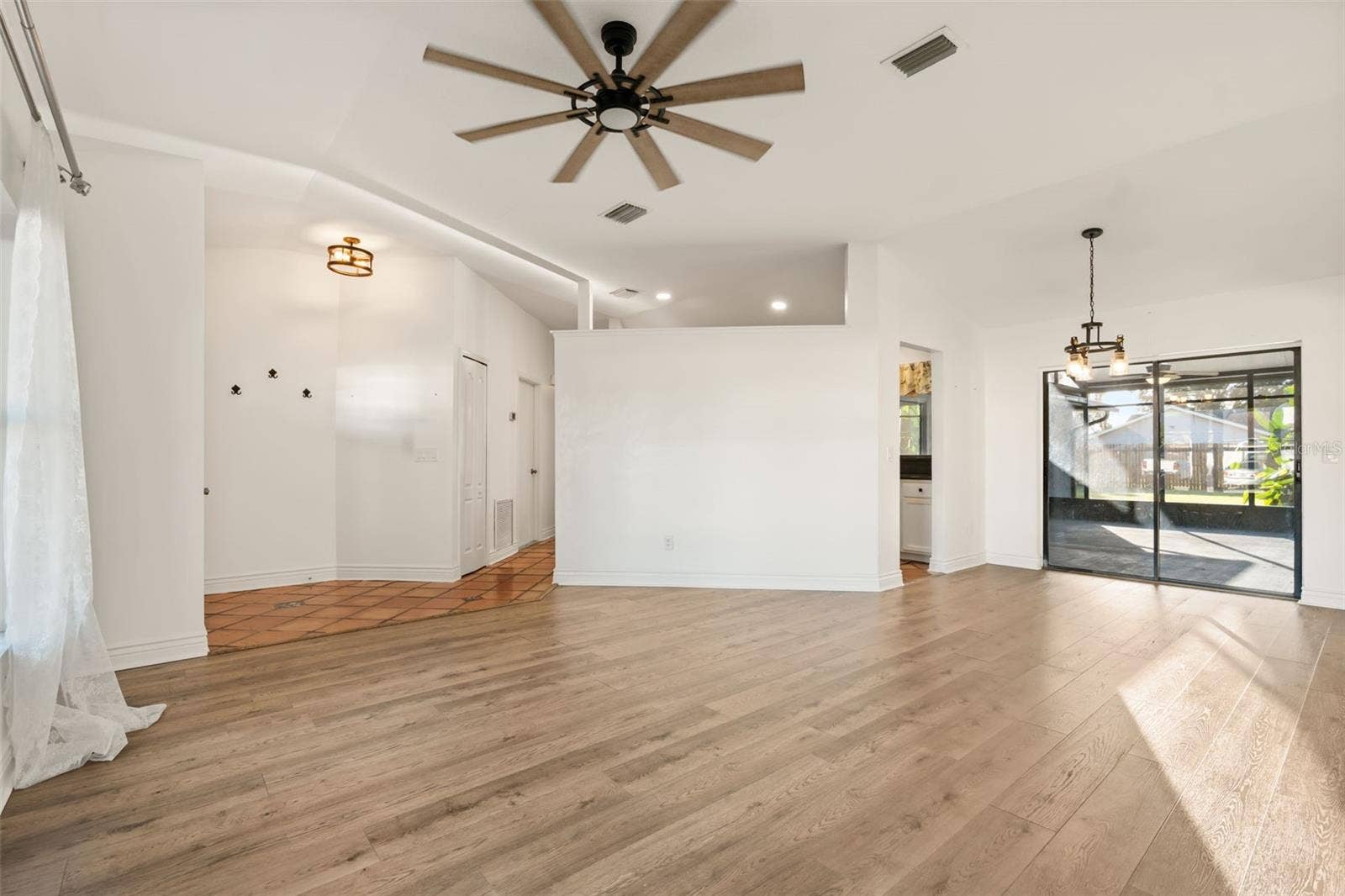 5125 FORMBY DRIVE, Orlando, FL 32812 Vaulted ceilings, open space