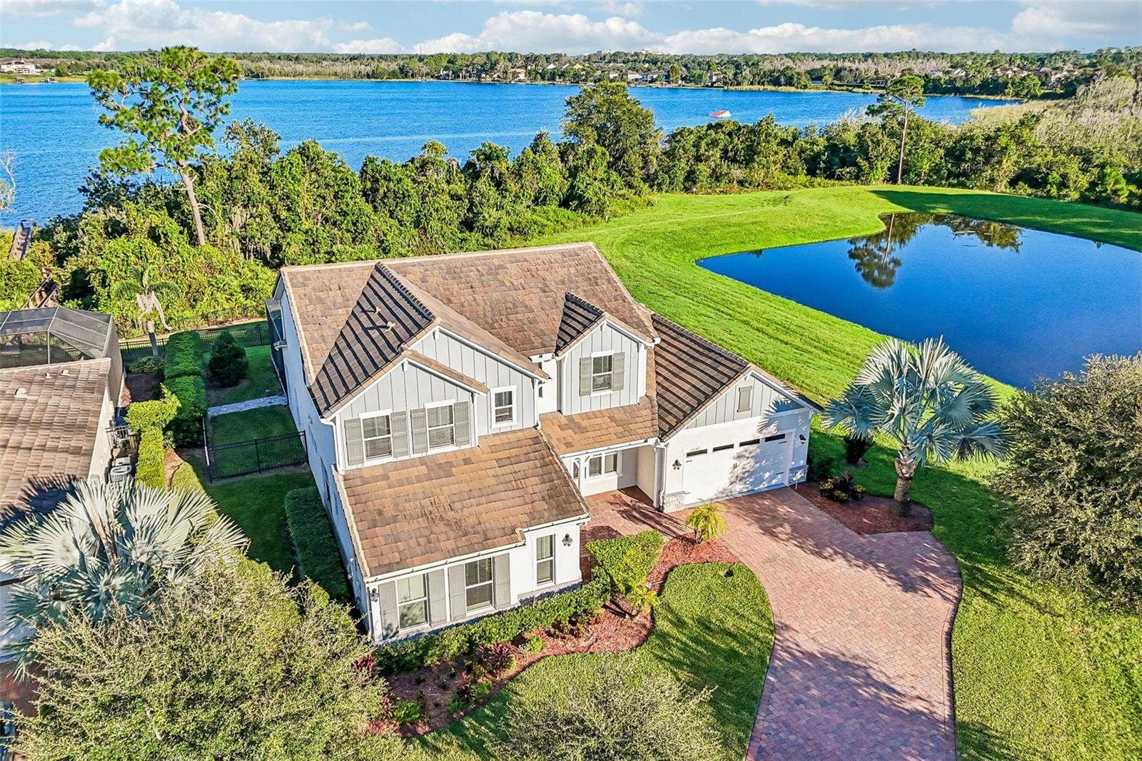15646 SWEET LEMON WAY, Winter Garden, FL 34787 Perfectly situated on a quiet cul-de-sac on Lake Huckleberry!