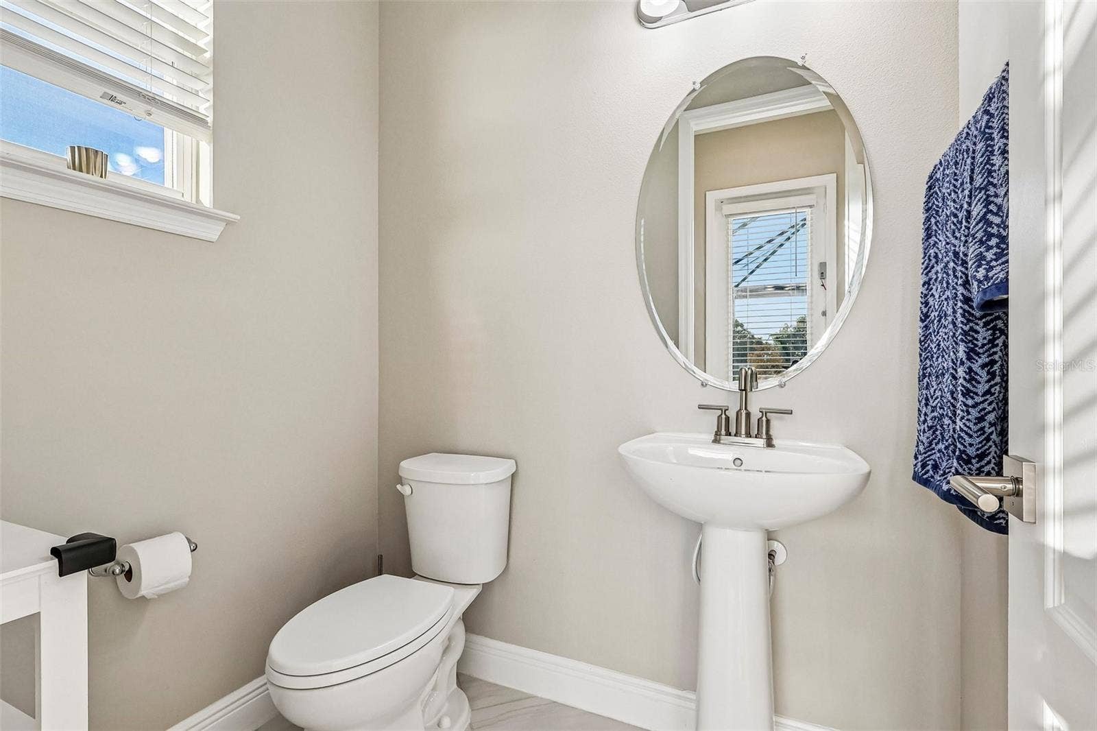 15646 SWEET LEMON WAY, Winter Garden, FL 34787 Powder room for guests.