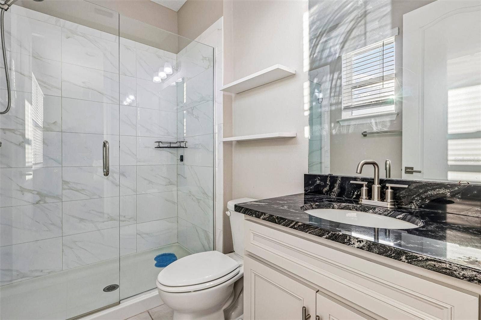 15646 SWEET LEMON WAY, Winter Garden, FL 34787 Second full/en-suite bath.