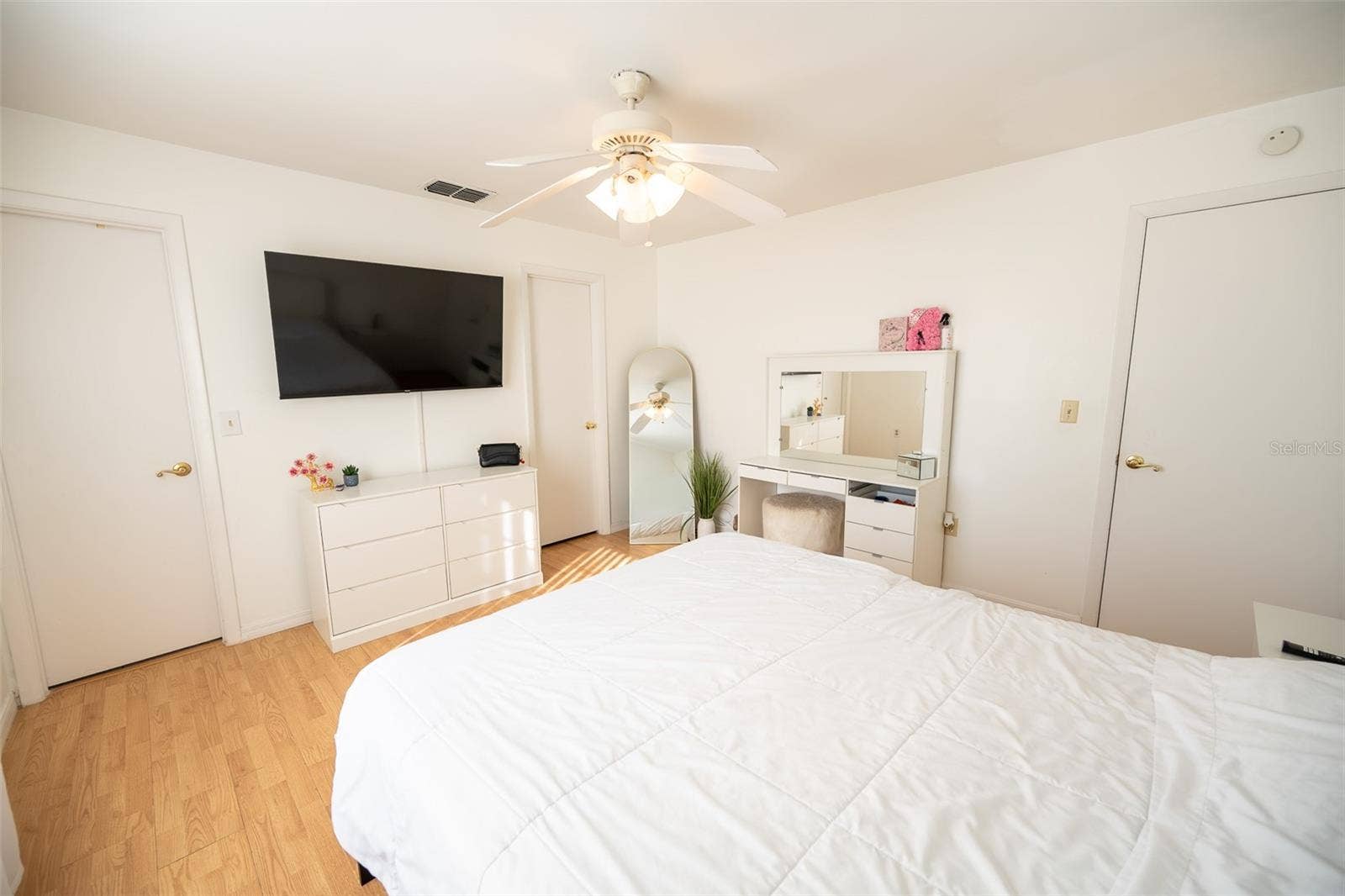 1327 WATERVIEW BOULEVARD E, Lakeland, FL 33801 1327 WATERVIEW BOULEVARD E, Lakeland, FL 33801