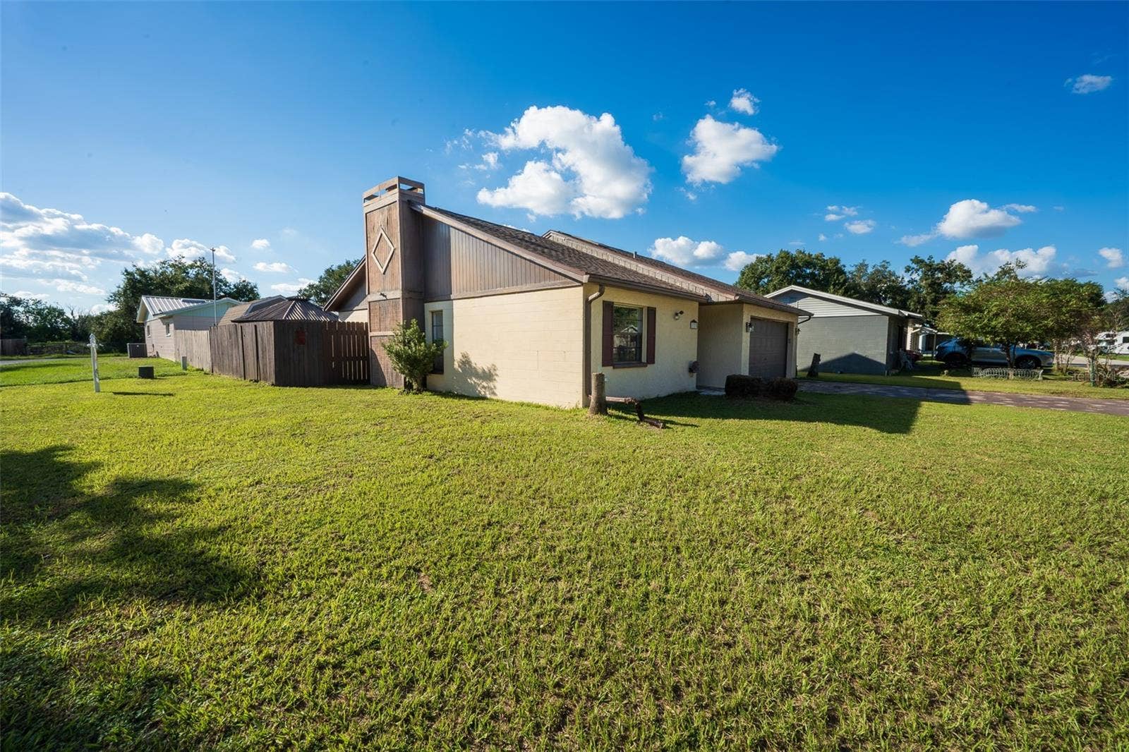 1327 WATERVIEW BOULEVARD E, Lakeland, FL 33801 1327 WATERVIEW BOULEVARD E, Lakeland, FL 33801