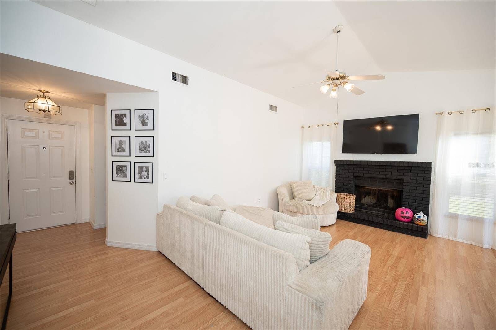 1327 WATERVIEW BOULEVARD E, Lakeland, FL 33801 1327 WATERVIEW BOULEVARD E, Lakeland, FL 33801