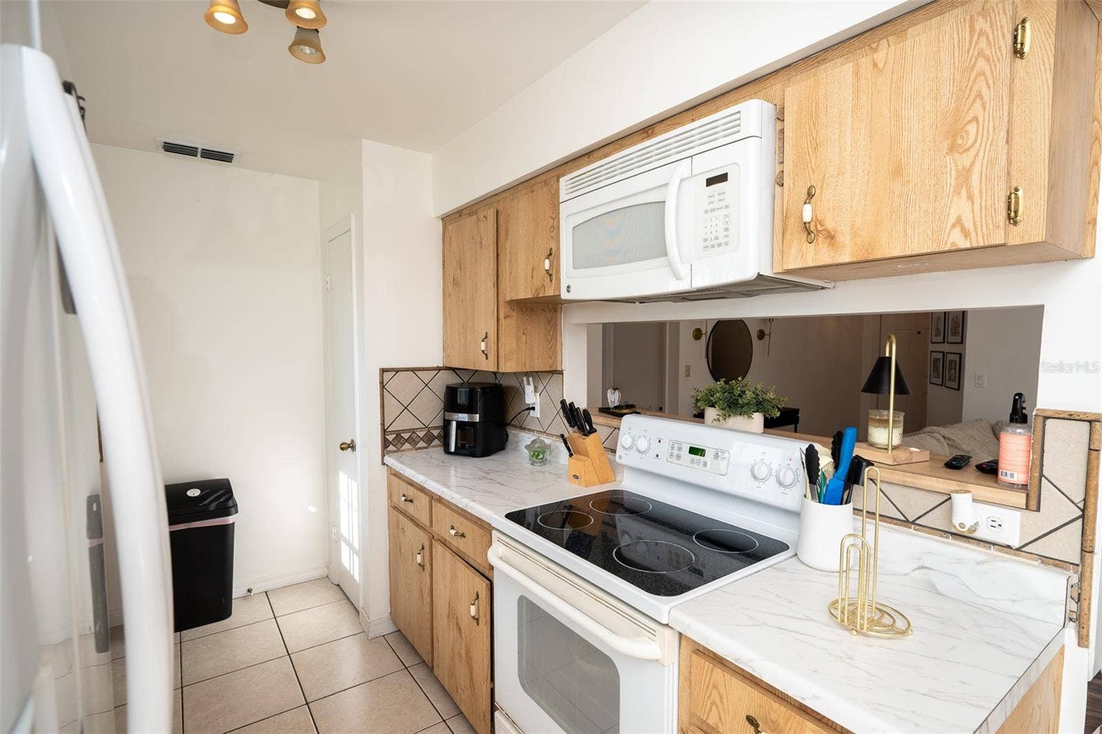 1327 WATERVIEW BOULEVARD E, Lakeland, FL 33801 1327 WATERVIEW BOULEVARD E, Lakeland, FL 33801