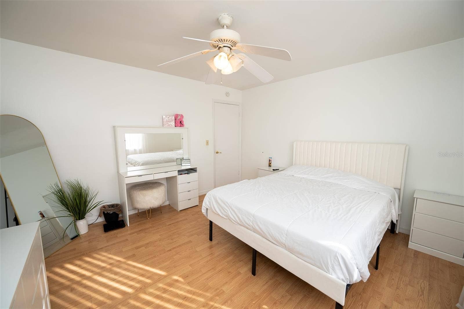1327 WATERVIEW BOULEVARD E, Lakeland, FL 33801 1327 WATERVIEW BOULEVARD E, Lakeland, FL 33801