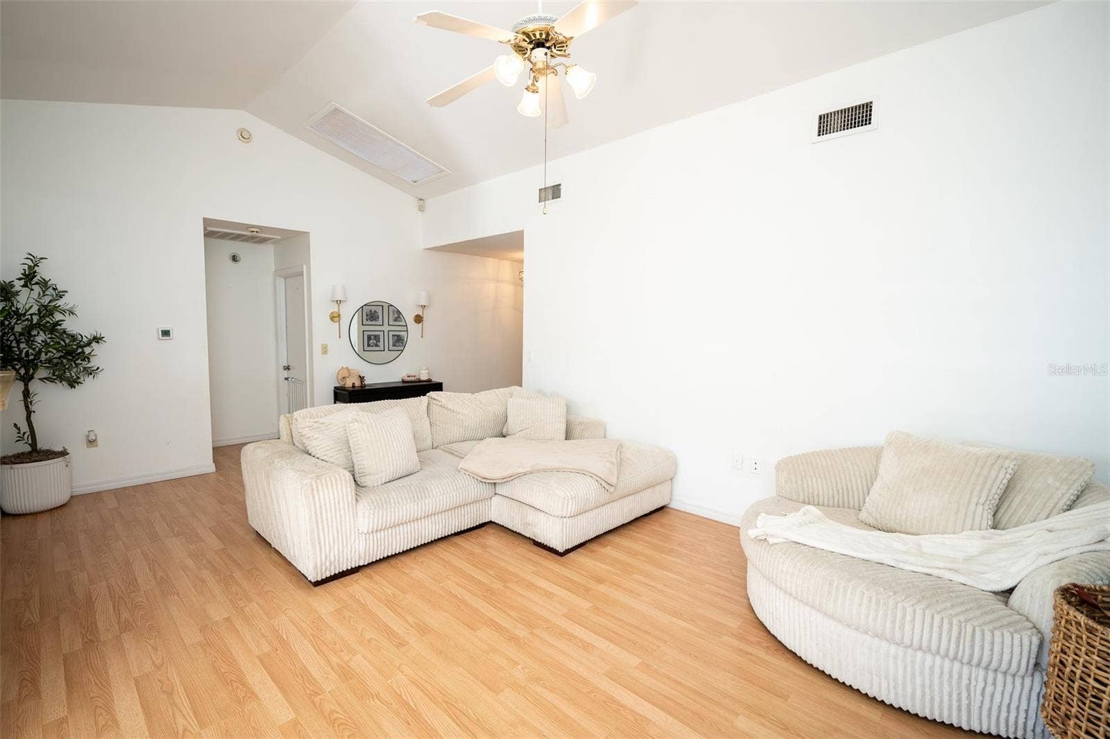 1327 WATERVIEW BOULEVARD E, Lakeland, FL 33801 1327 WATERVIEW BOULEVARD E, Lakeland, FL 33801