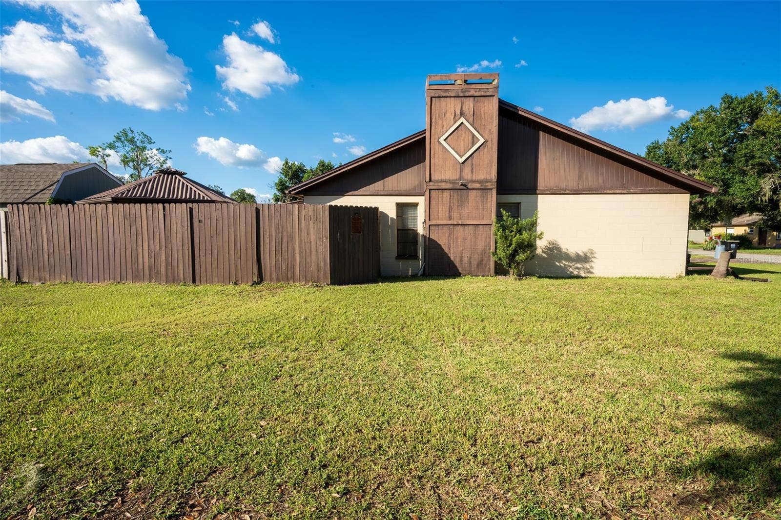 1327 WATERVIEW BOULEVARD E, Lakeland, FL 33801 1327 WATERVIEW BOULEVARD E, Lakeland, FL 33801