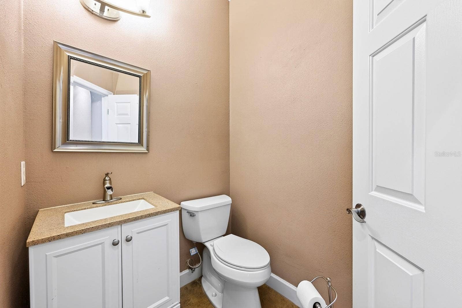609 VIANA COURT, Winter Springs, FL 32708 Main floor half bath.