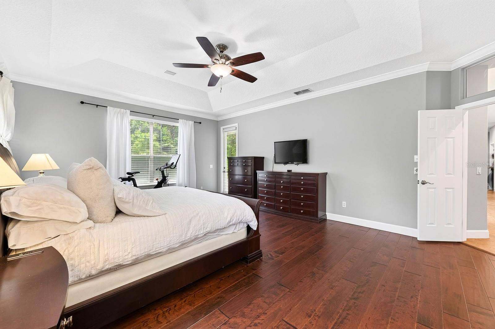 609 VIANA COURT, Winter Springs, FL 32708 Spacious primary suite.