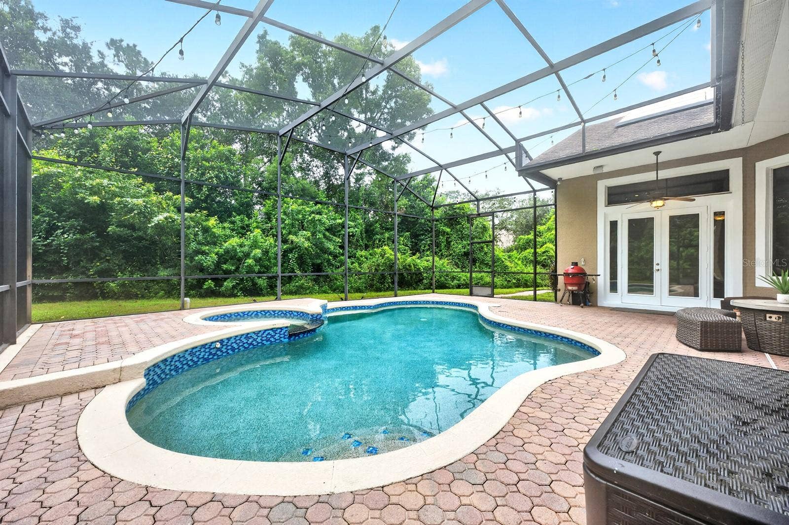 609 VIANA COURT, Winter Springs, FL 32708 Private screened pool & spa.