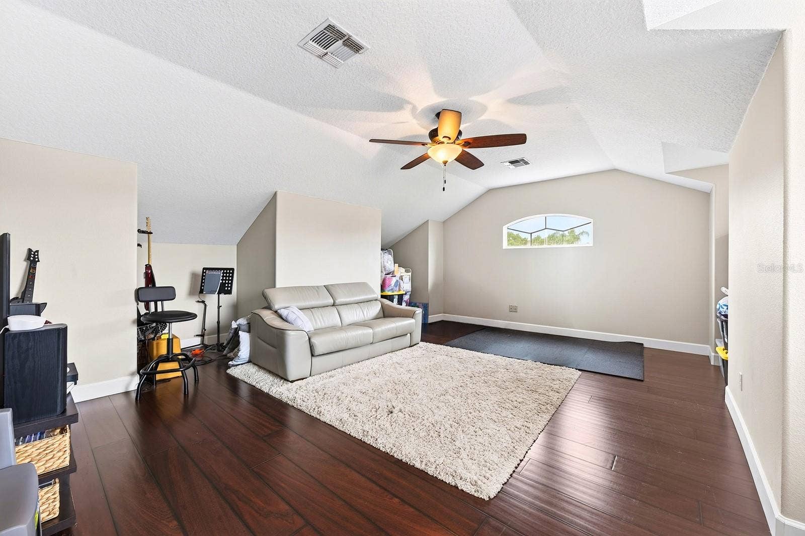 609 VIANA COURT, Winter Springs, FL 32708 The entire second floor is a flexible bonus space.