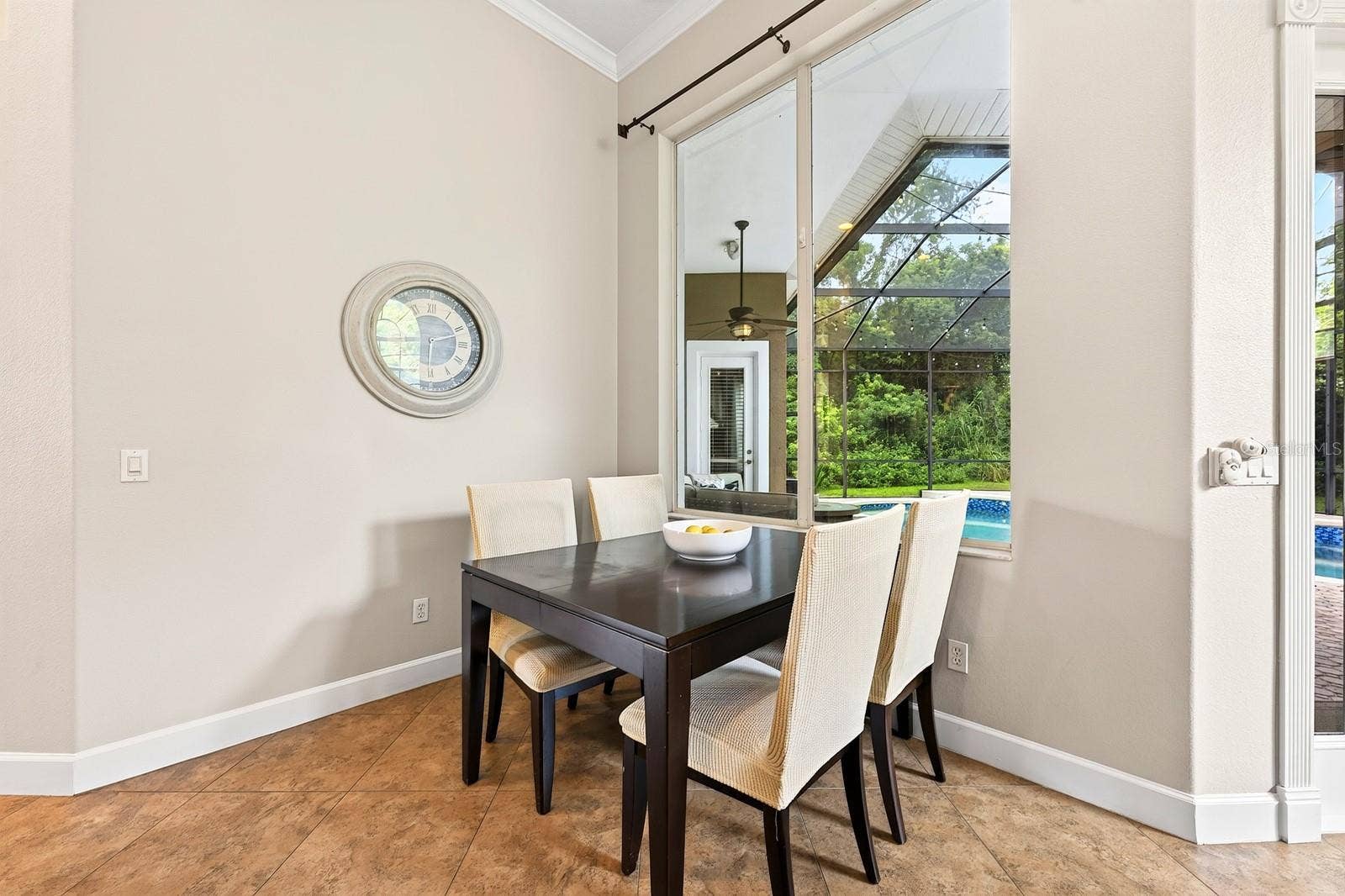 609 VIANA COURT, Winter Springs, FL 32708 Breakfast nook for casual dining.