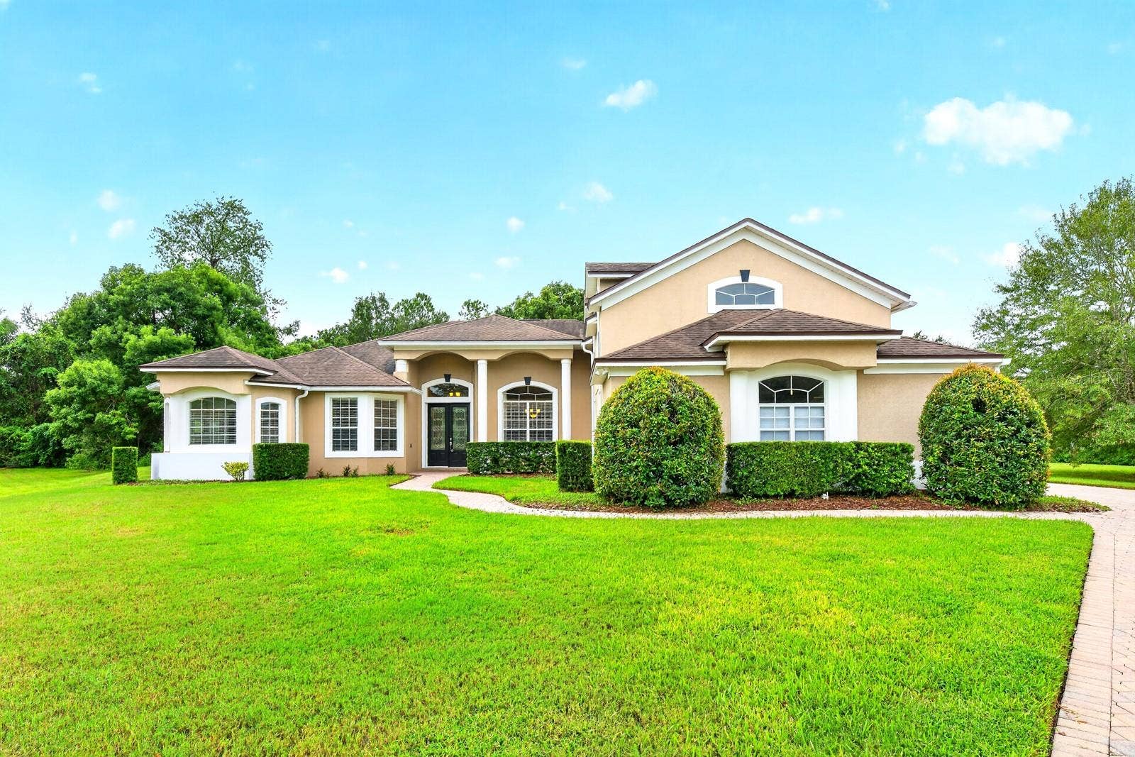 609 VIANA COURT, Winter Springs, FL 32708 Space, privacy, and exceptional features define this impressive 5-bedroom, 3.5-bath POOL HOME in the GATED Seville Chase community of Winter Springs!