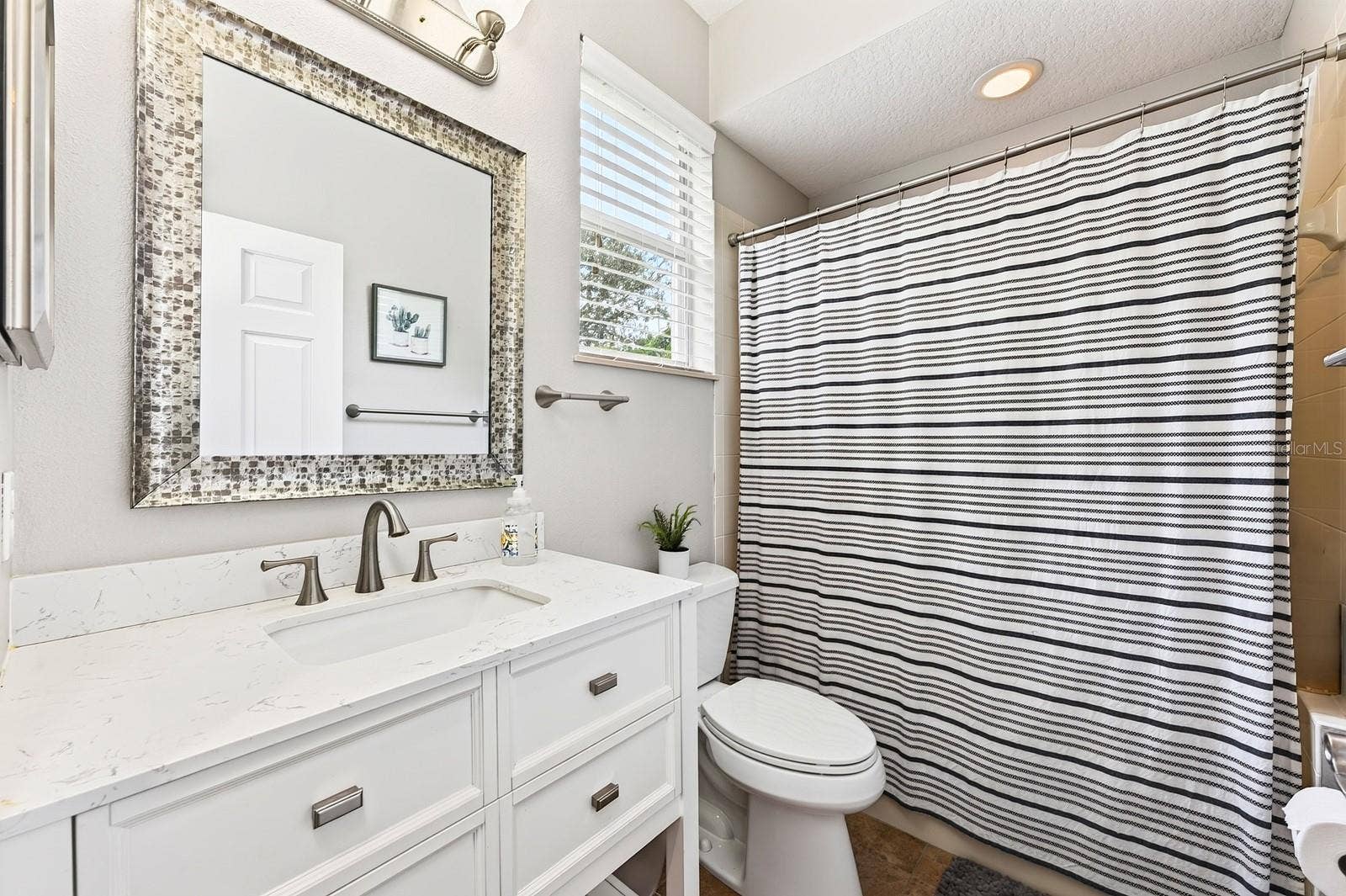 609 VIANA COURT, Winter Springs, FL 32708 Third full bath.