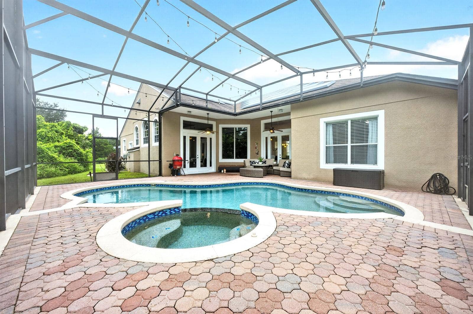 609 VIANA COURT, Winter Springs, FL 32708 Private screened pool & spa.
