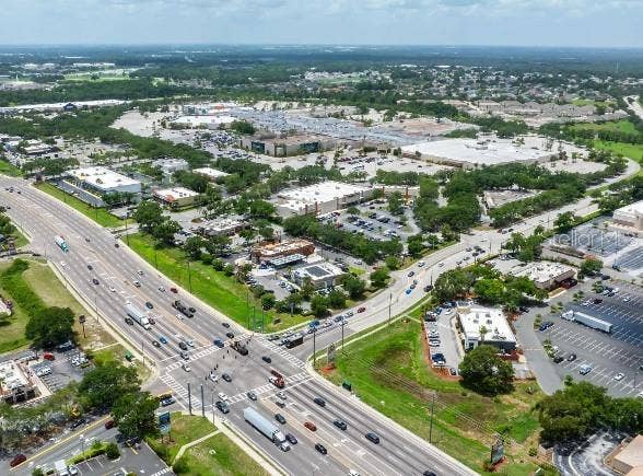 4349 WINESAP WAY, Lakeland, FL 33810 Lakeland Mall just 4 miles away from home.