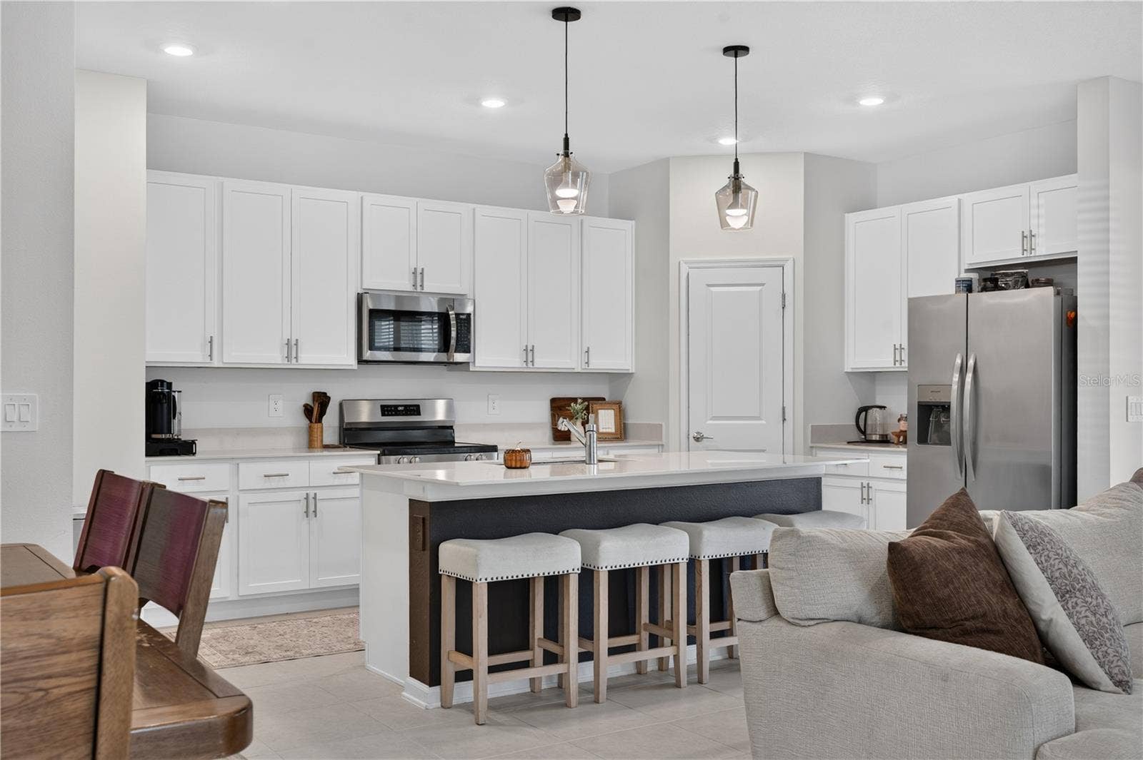 685 PERONI AVENUE, Debary, FL 32713 Kitchen with Breakfast bar and recessed lightings