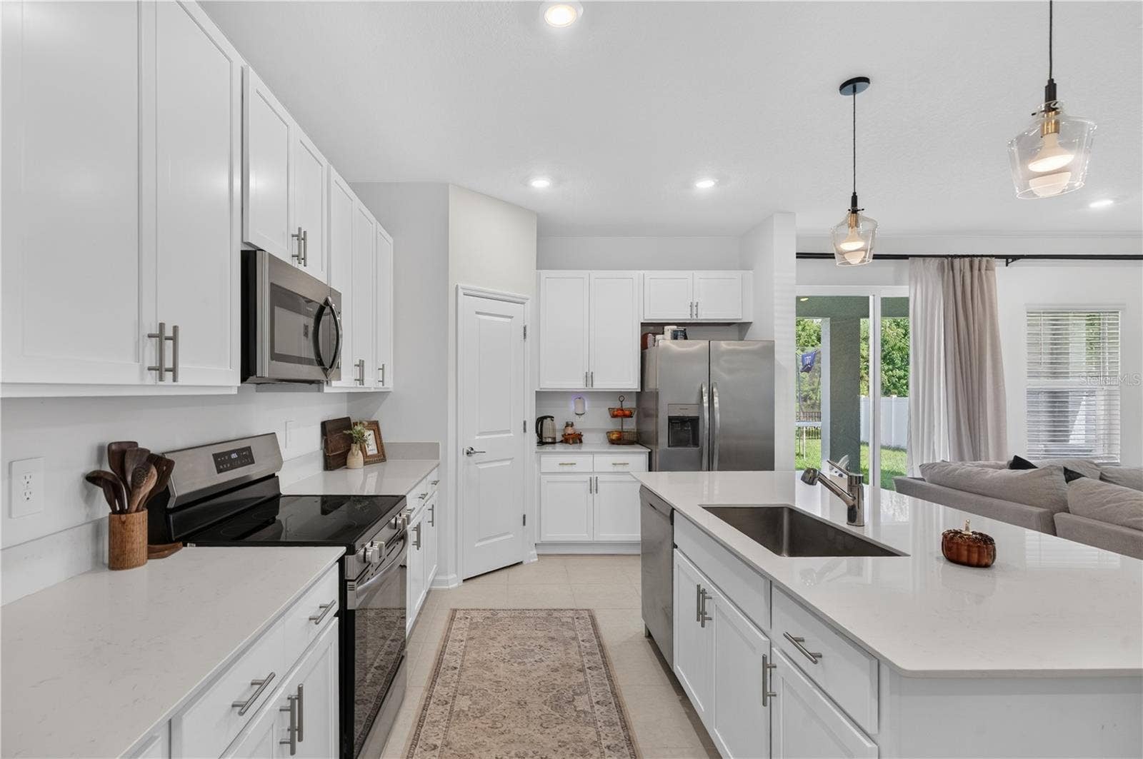 685 PERONI AVENUE, Debary, FL 32713 Quartz Countertop with walk in Pantry