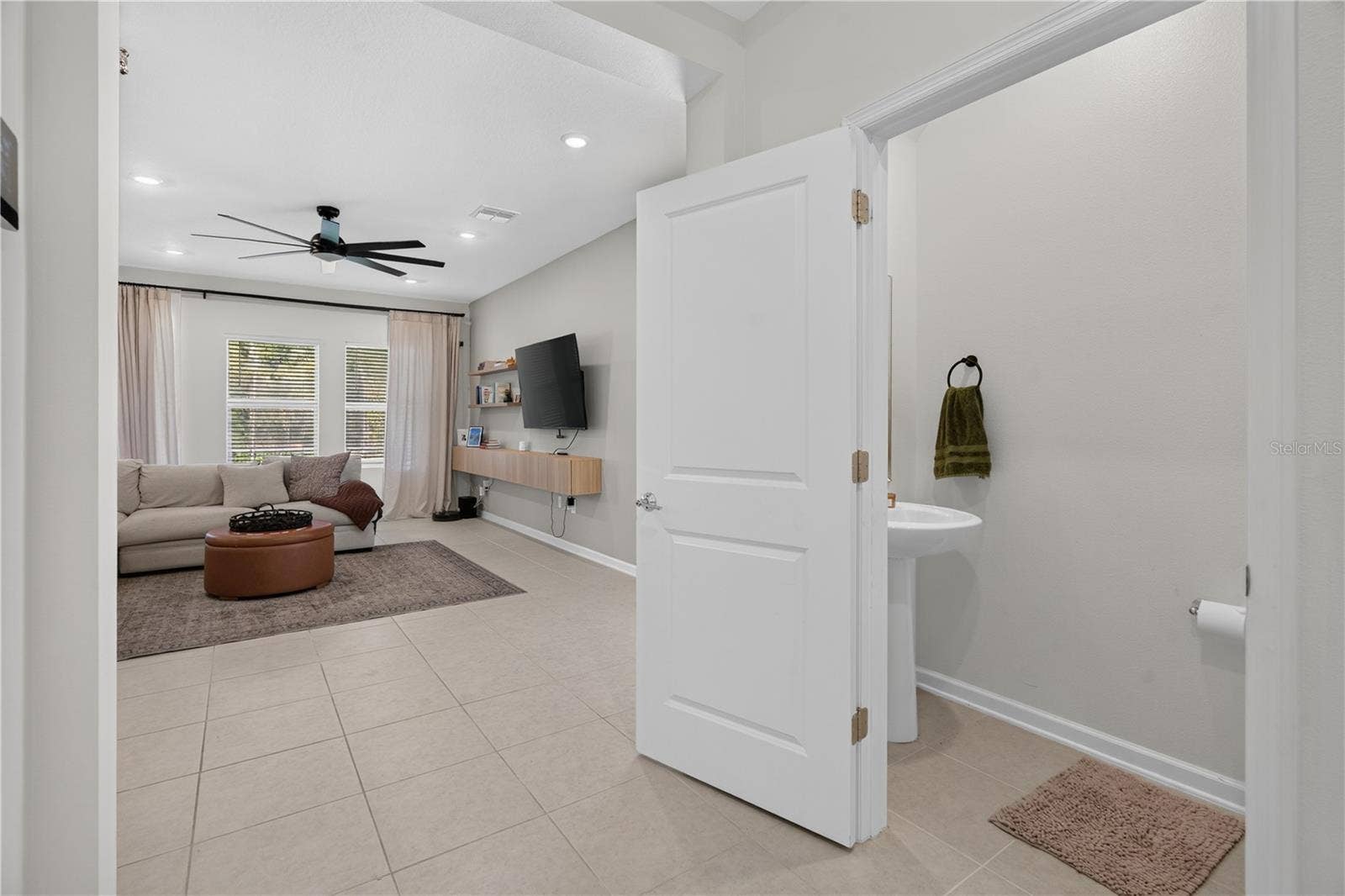 685 PERONI AVENUE, Debary, FL 32713 Half bath leading to the living room