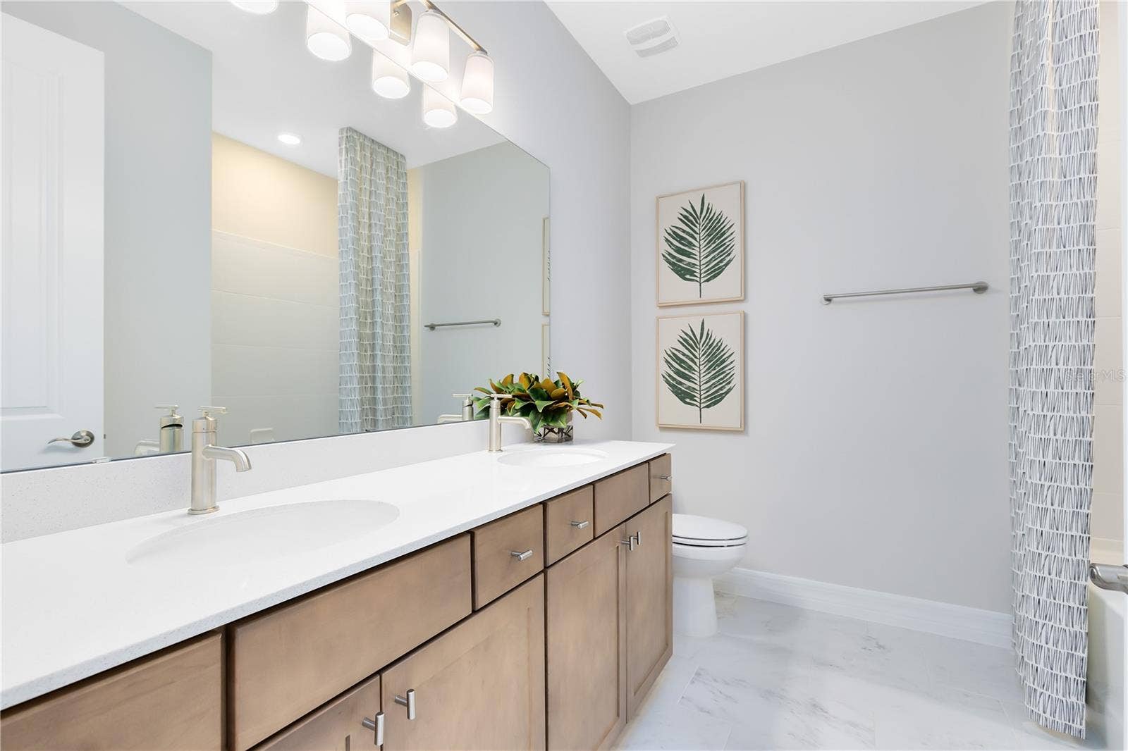 4908 HANDSOME HILLS DRIVE, Mount Dora, FL 32757 Model Home Design Only. Pictures and furnishings are for illustrative purposes only. Elevations, colors and options may vary. Furniture is for model home staging only.
