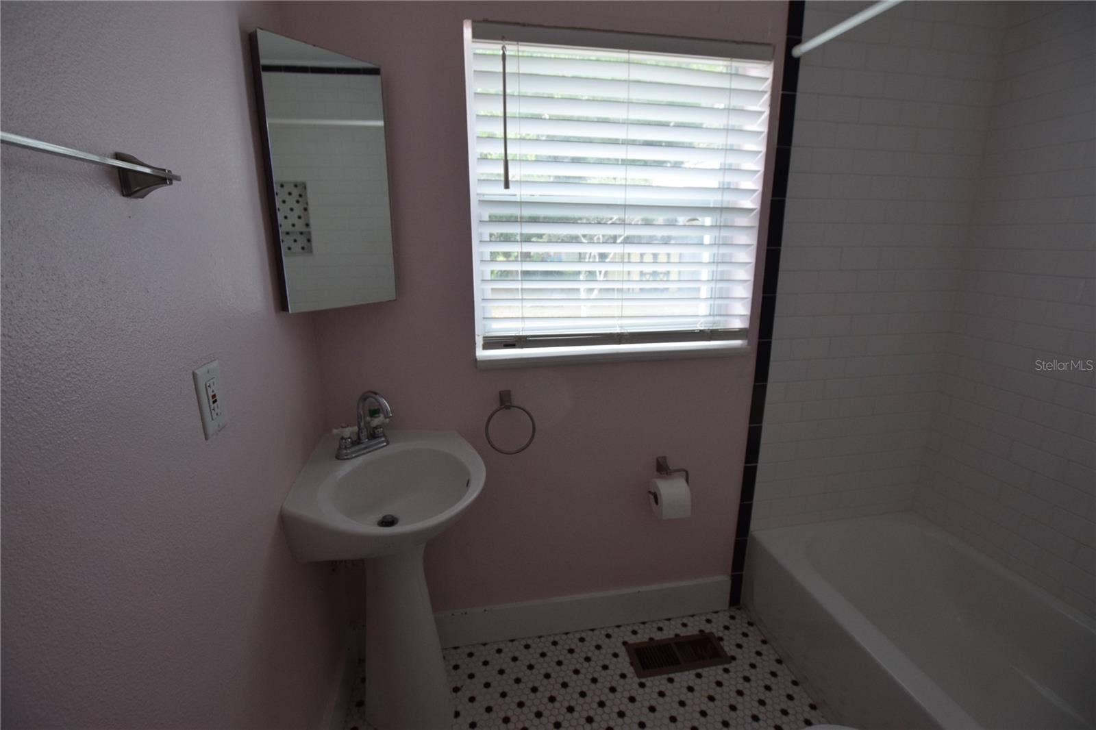 2212 HOFFNER AVENUE, Belle Isle, FL 32809 2212 HOFFNER AVENUE, Belle Isle, FL 32809