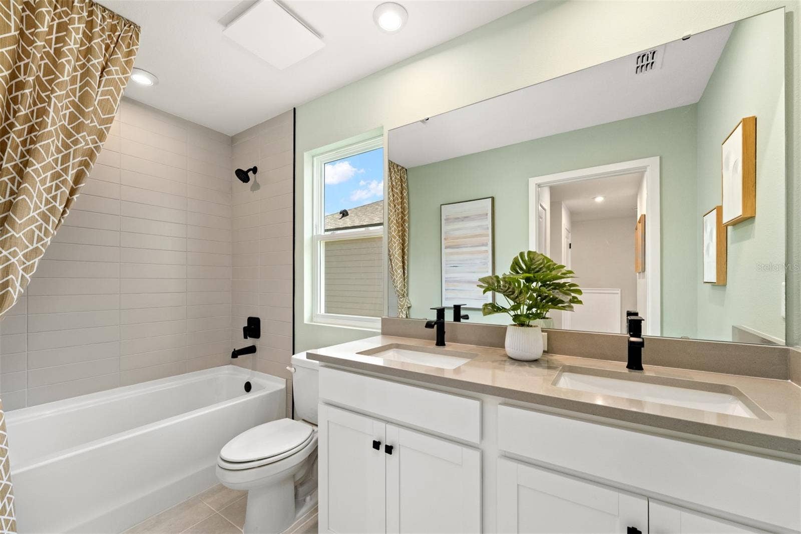 Meridian Parks Catalina II Model Bathroom 2
