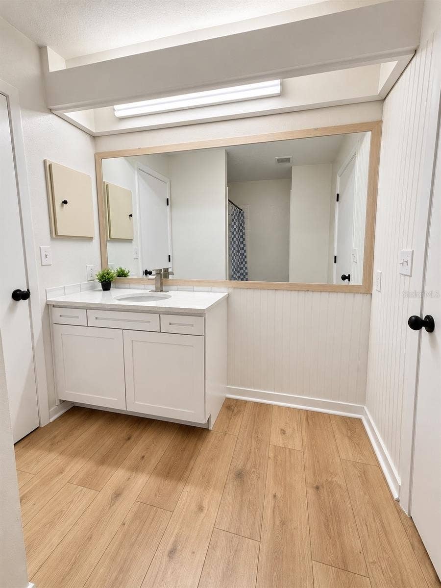 86 LAKE DAISY BOULEVARD, Winter Haven, FL 33884 guest bathroom