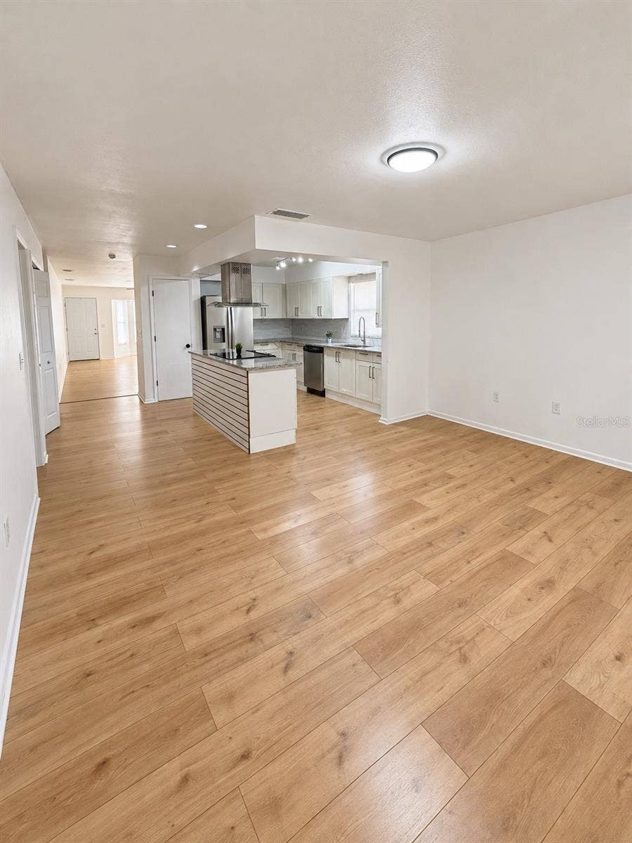 86 LAKE DAISY BOULEVARD, Winter Haven, FL 33884 kitchen and dining or 2nd living room