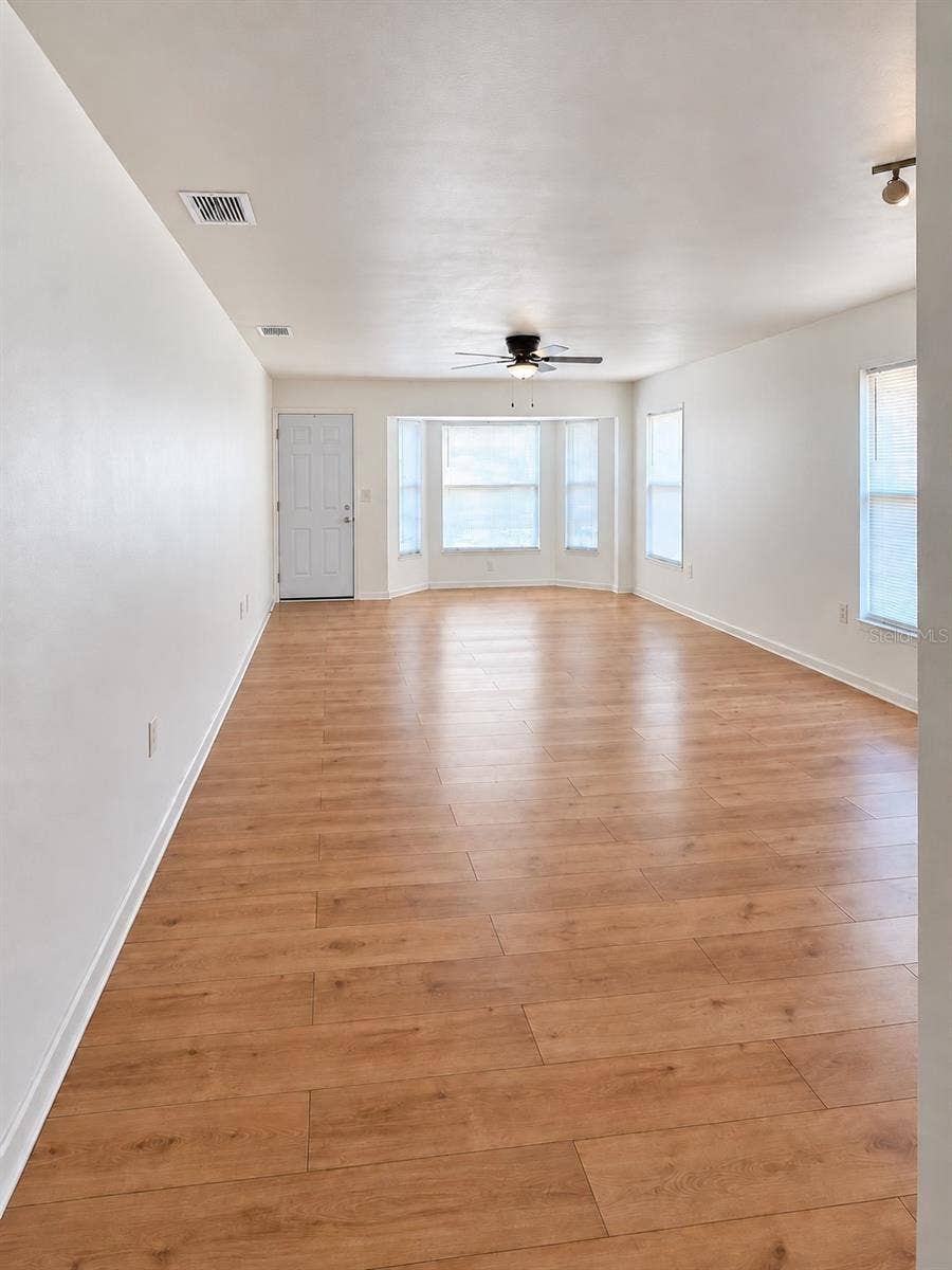 86 LAKE DAISY BOULEVARD, Winter Haven, FL 33884 living room