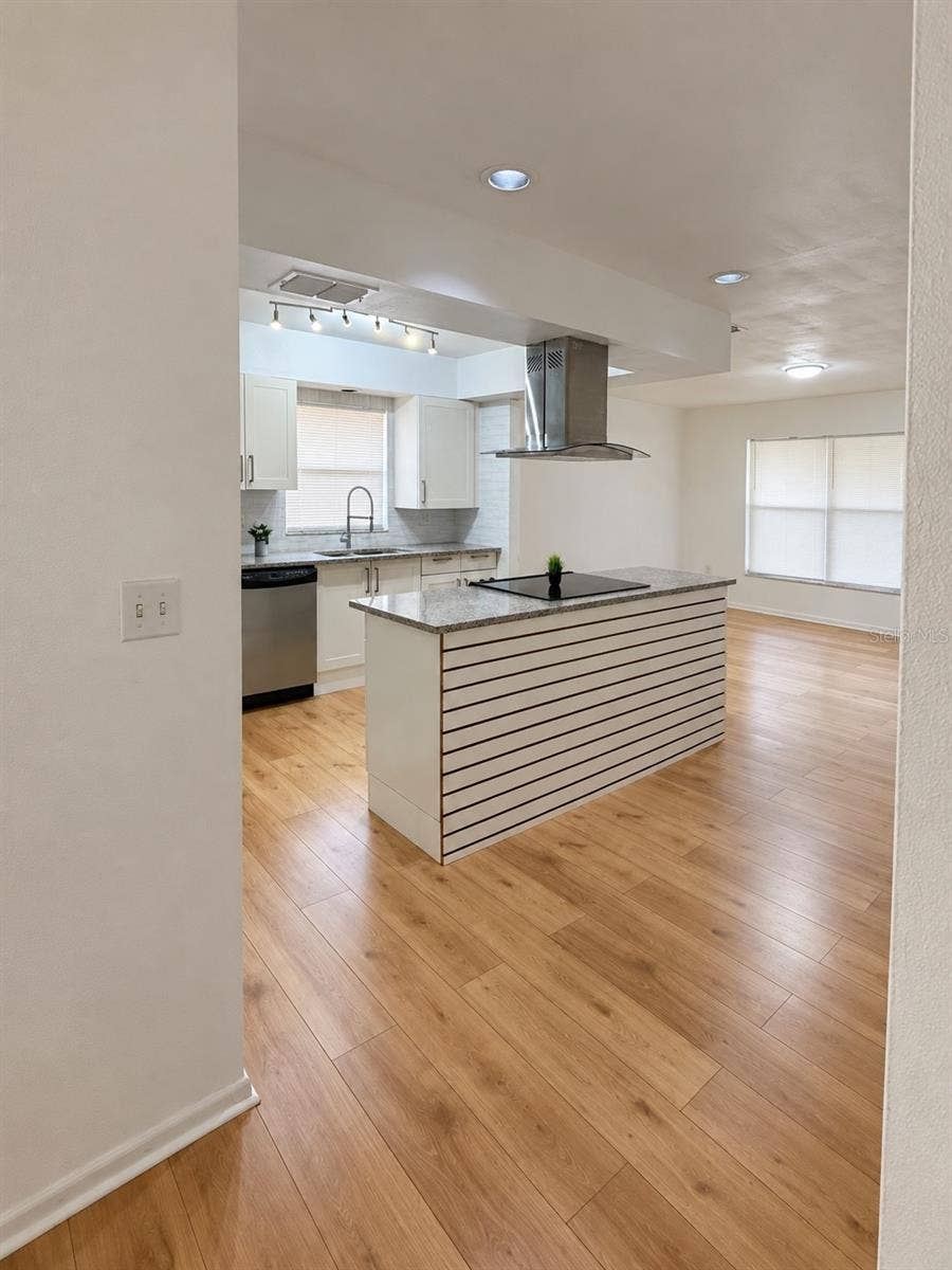 86 LAKE DAISY BOULEVARD, Winter Haven, FL 33884 kitchen