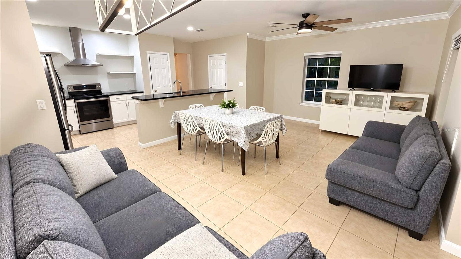 2904 SAINT GEORGE STREET, Orlando, FL 32814 Living/dining area