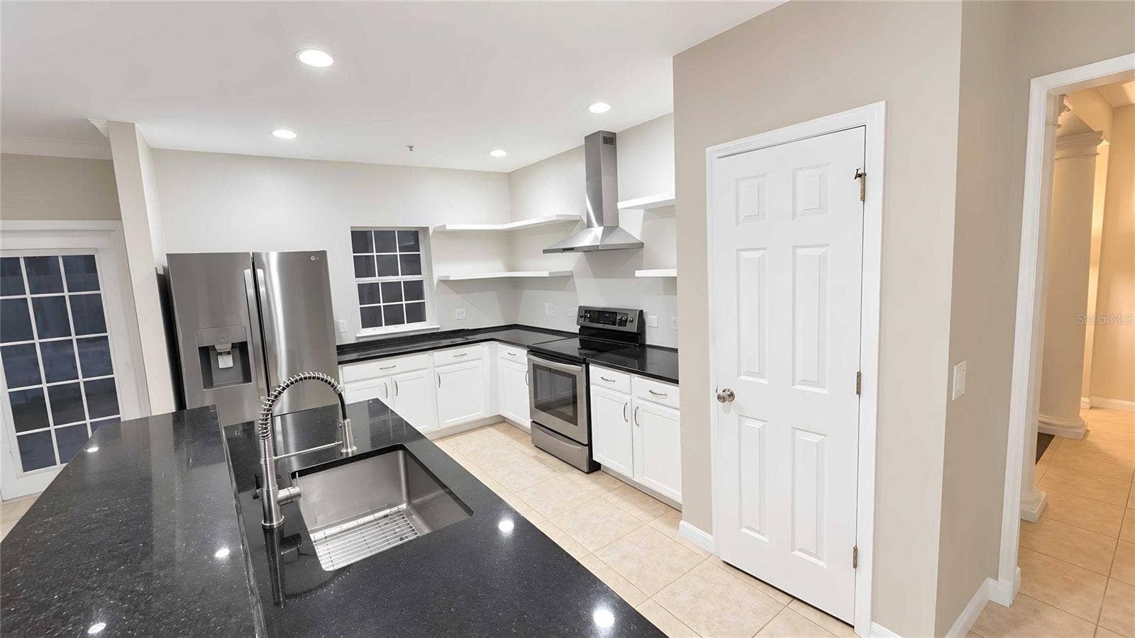 2904 SAINT GEORGE STREET, Orlando, FL 32814 Kitchen