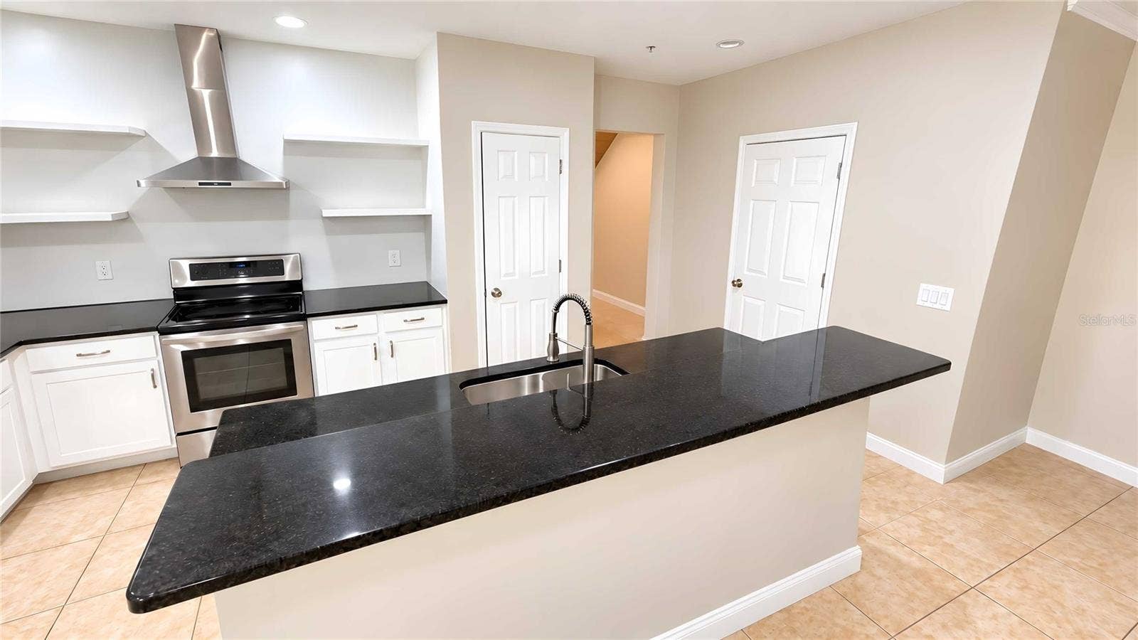 2904 SAINT GEORGE STREET, Orlando, FL 32814 Kitchen
