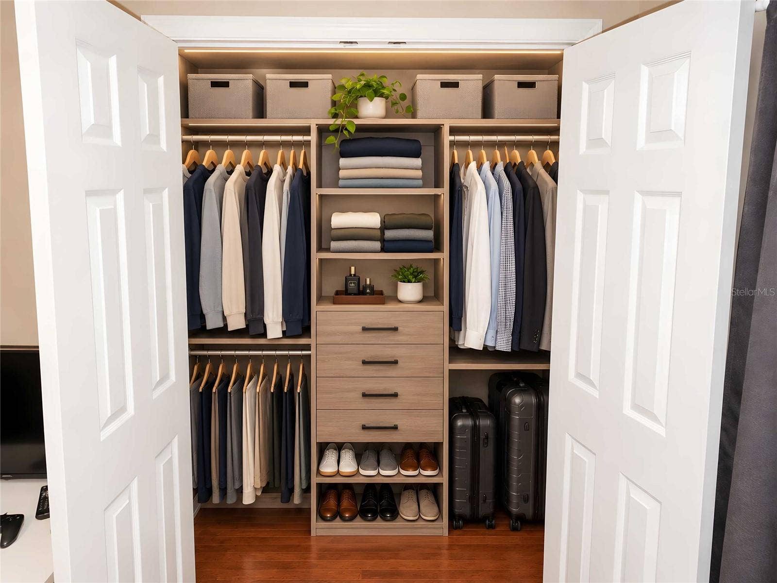 2904 SAINT GEORGE STREET, Orlando, FL 32814 closet staged