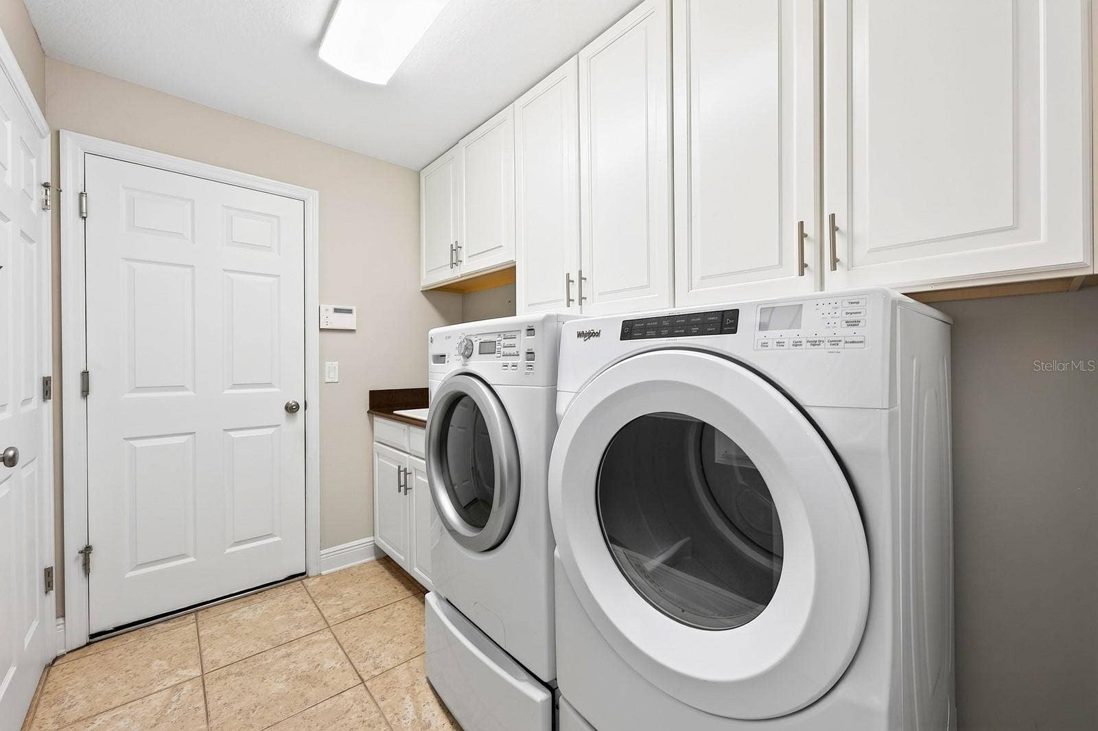 4443 PINE GOLD AVENUE, Apopka, FL 32712 Large laundry Room.