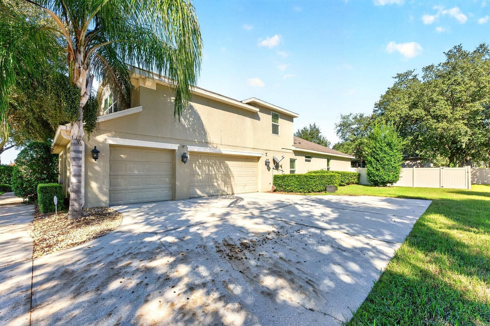 4443 PINE GOLD AVENUE, Apopka, FL 32712 3-car side facing garage.