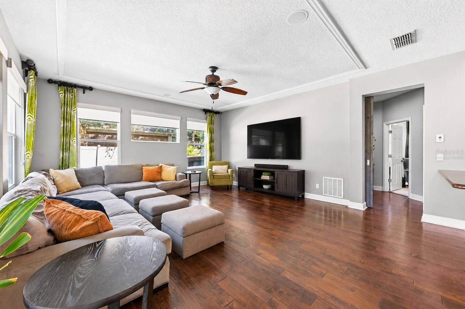 4443 PINE GOLD AVENUE, Apopka, FL 32712 Light, bright open family room. Virtually Staged.