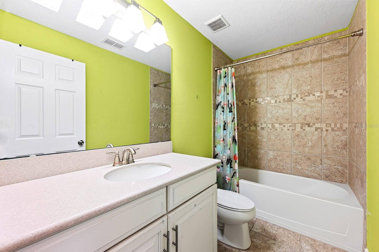 4443 PINE GOLD AVENUE, Apopka, FL 32712 Upsatirs fourth full bath.