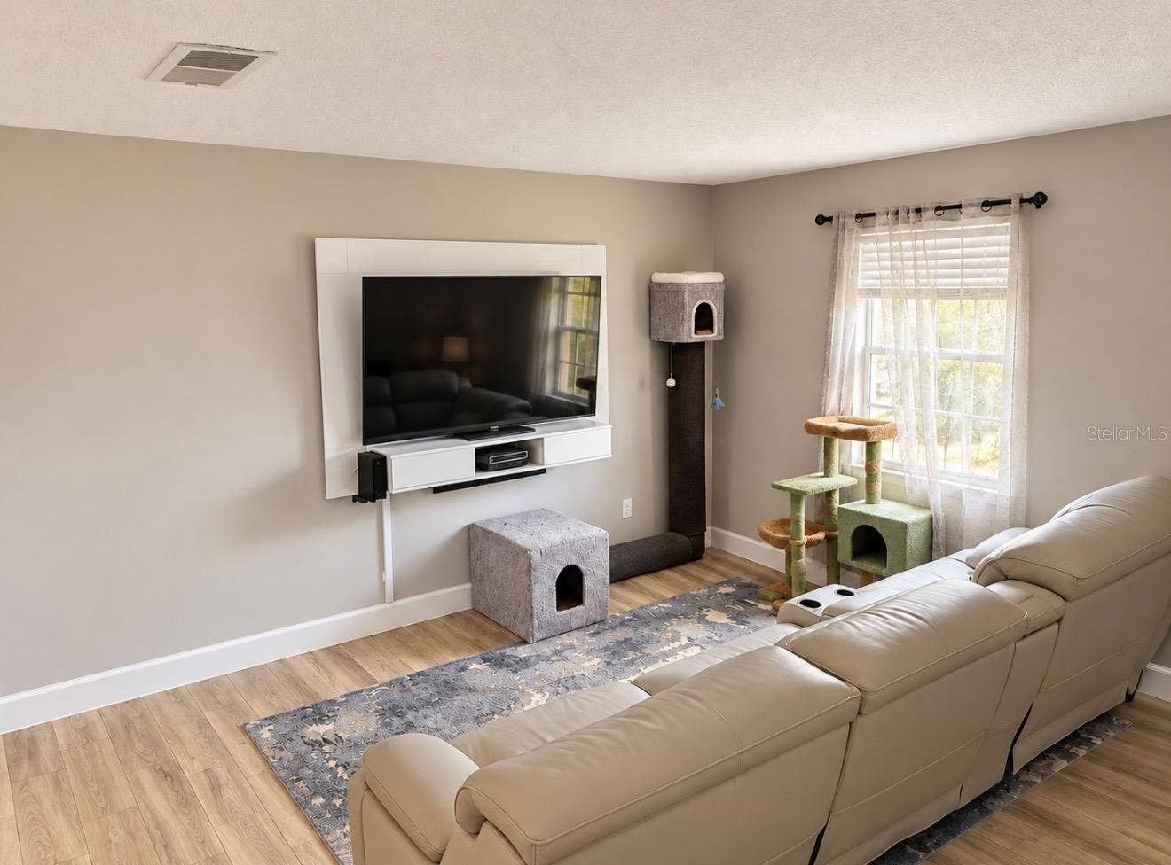 1315 E VOORHIS AVENUE, Deland, FL 32724 1315 E VOORHIS AVENUE, Deland, FL 32724