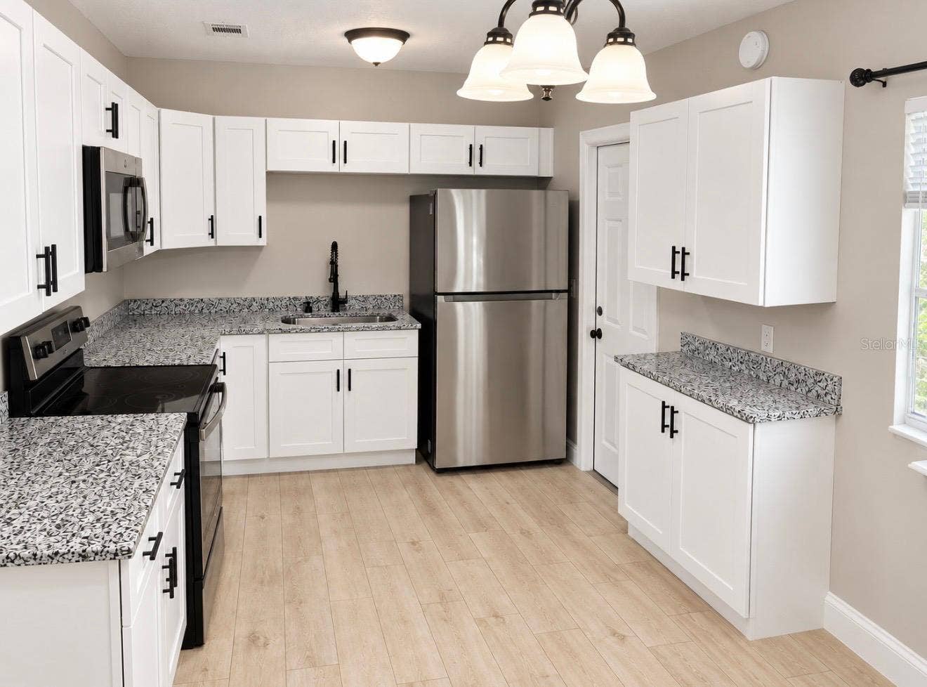 1315 E VOORHIS AVENUE, Deland, FL 32724 1315 E VOORHIS AVENUE, Deland, FL 32724